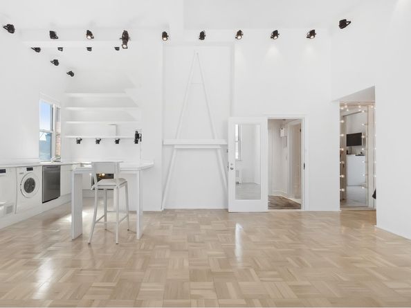 400 East 52nd Street PHT, New York NY 10022