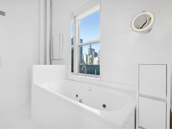400 East 52nd Street PHT, New York NY 10022