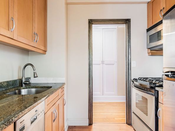 433 West 34th Street 7A, New York NY 10001