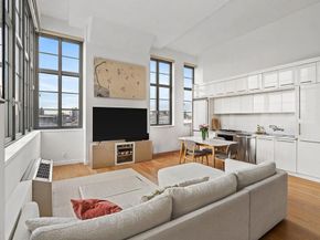 27-28 Thomson Avenue 529, Queens NY 11101