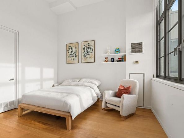 27-28 Thomson Avenue 529, Queens NY 11101