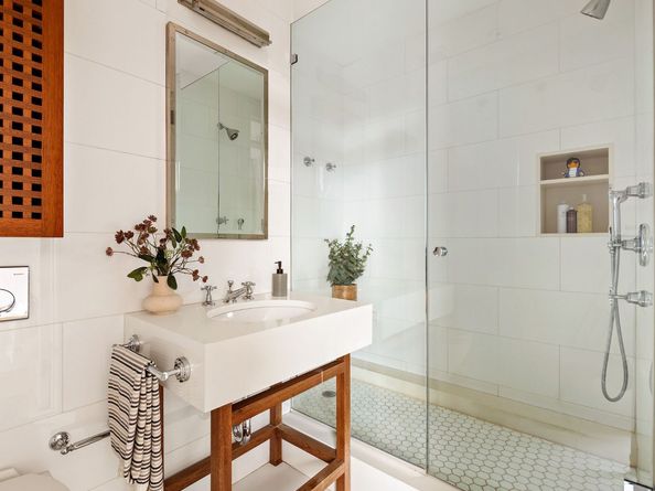 2 Cornelia Street 506, New York NY 10014