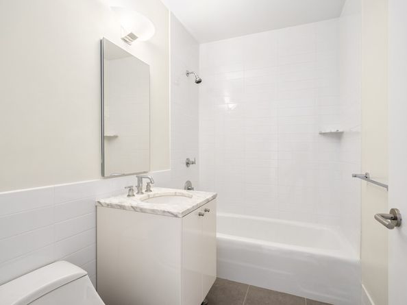 46-30 Center Boulevard 908, Queens NY 11109