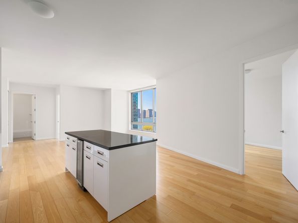 46-30 Center Boulevard 908, Queens NY 11109