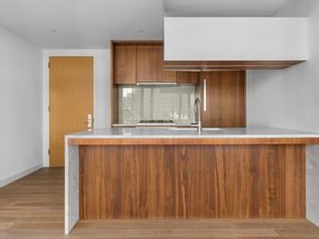 21-30 44th Drive 5H, Queens NY 11101