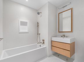 21-30 44th Drive 5H, Queens NY 11101