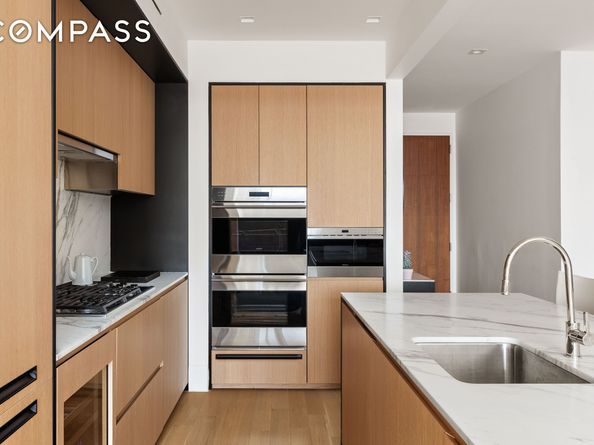 215 East 19th Street 9G, New York NY 10003