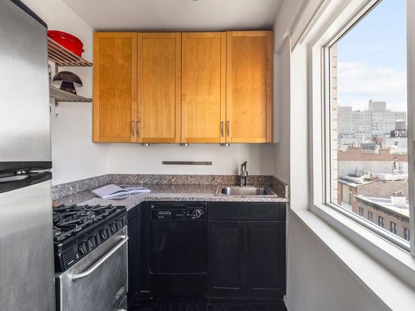 69 West 9th Street 10K, New York NY 10011