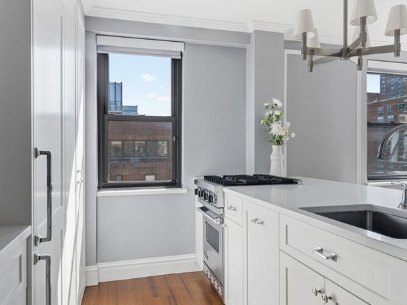 110 East 36th Street 12B, New York NY 10016