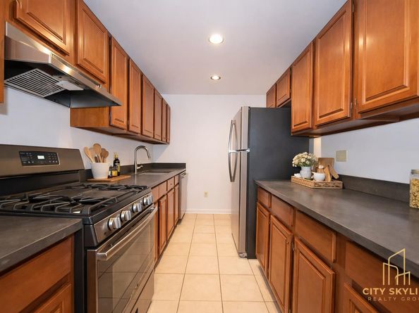 45-02 Ditmars Boulevard 134, Queens NY 11105
