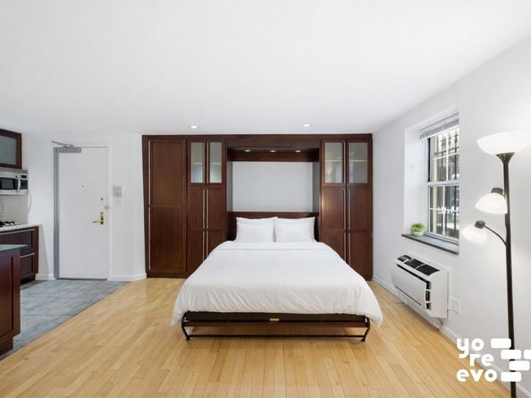 318 West 15th Street A, New York NY 10011