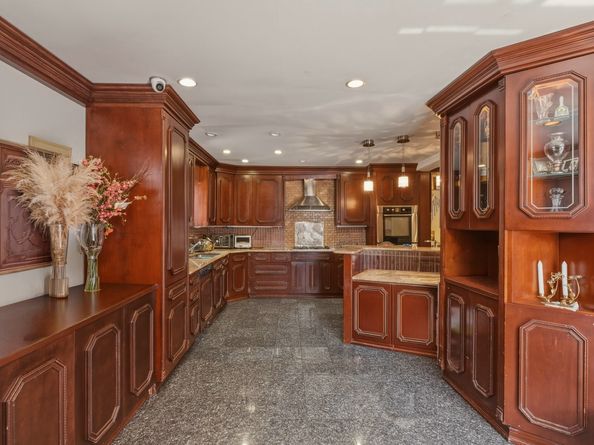 2112 Ave L, Brooklyn NY 11210