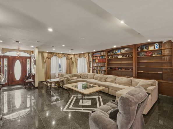2112 Ave L, Brooklyn NY 11210