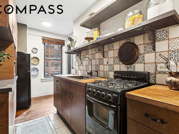 321 East 54th Street 6A, New York NY 10022