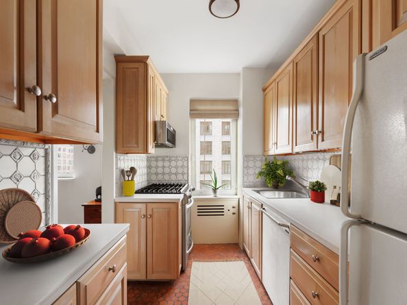 45 East End Avenue 10F, New York NY 10028