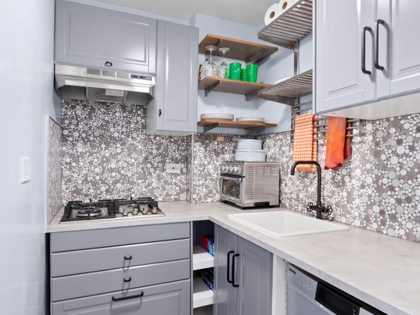 101 West 12th Street 2D, New York NY 10011