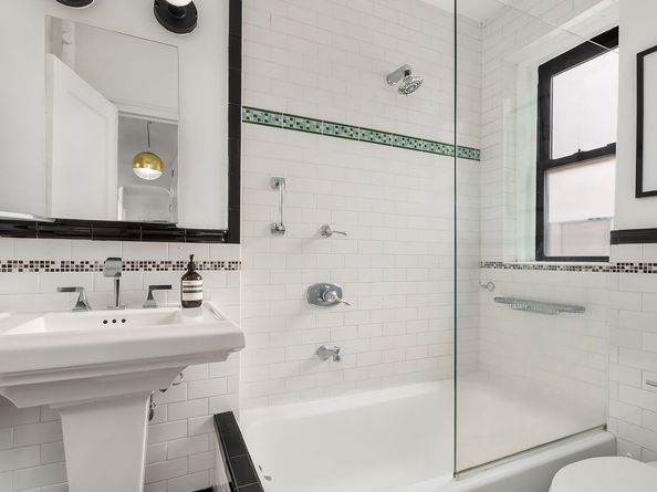 166 West 22nd Street 6C, New York NY 10011