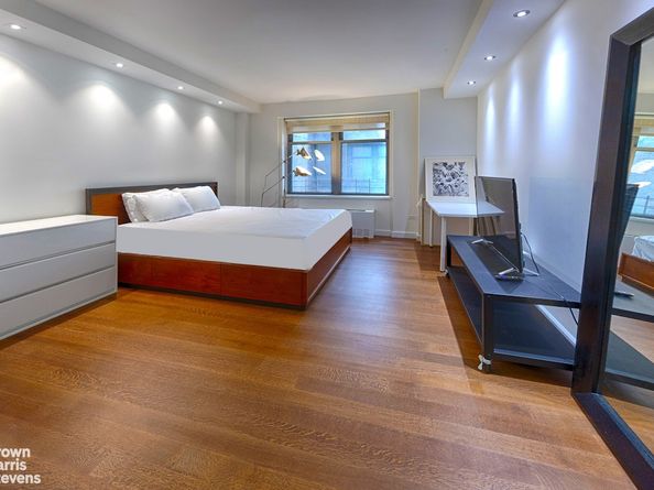 100 West 58th Street 5B, New York NY 10019