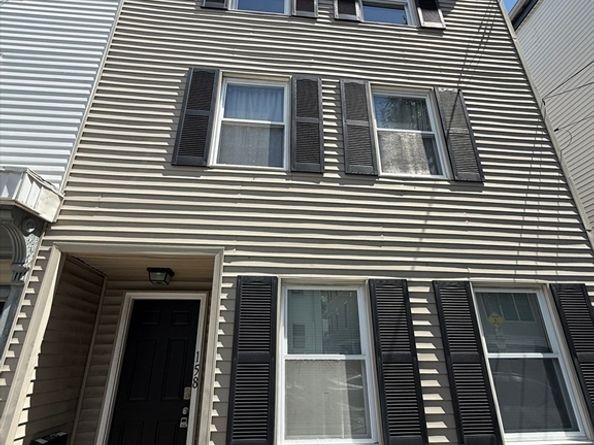 158 Everett 1, Boston MA 02128