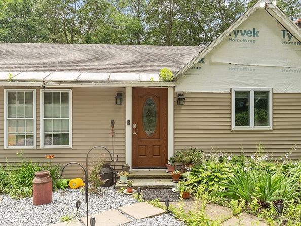 199 Center Depot Rd, Charlton MA 01507