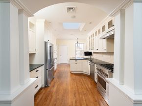 19 Thatcher St E13, Brookline MA 02446