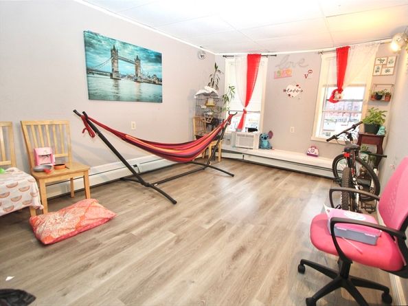 9-11 Kelley Sq, Worcester MA 01610