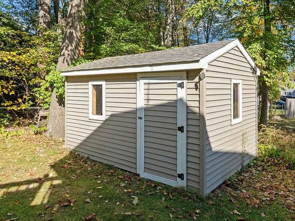 11 Dale Ave, Leominster MA 01453