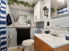11 Dale Ave, Leominster MA 01453