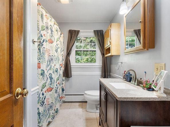 11 Dale Ave, Leominster MA 01453