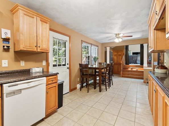 11 Dale Ave, Leominster MA 01453