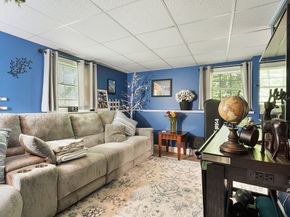 11 Dale Ave, Leominster MA 01453