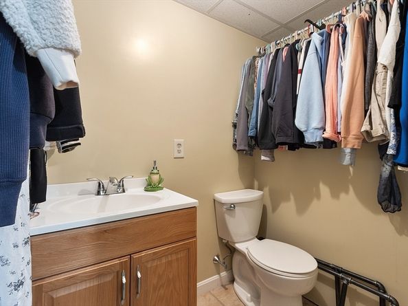11 Dale Ave, Leominster MA 01453