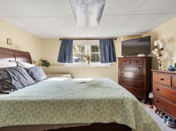 11 Dale Ave, Leominster MA 01453