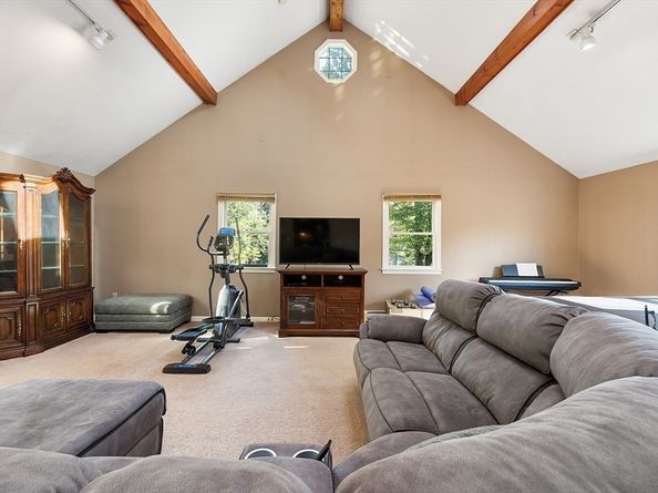11 Dale Ave, Leominster MA 01453