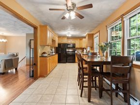11 Dale Ave, Leominster MA 01453