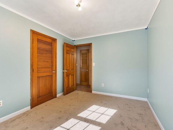 11 Dale Ave, Leominster MA 01453