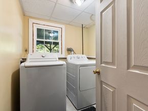 11 Dale Ave, Leominster MA 01453