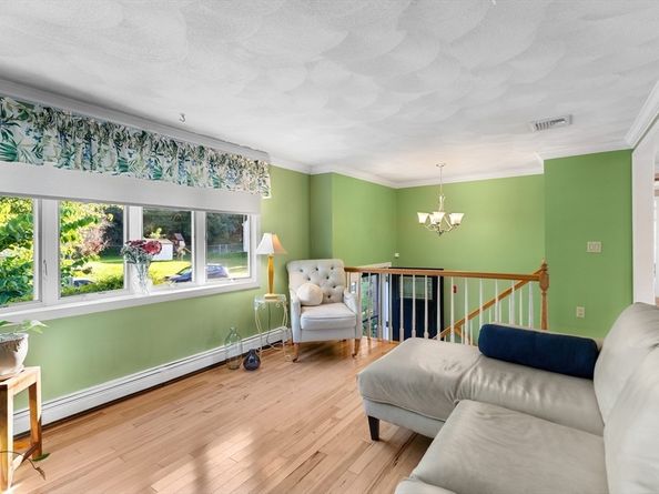 1 Maddabon Pl, Peabody MA 01960