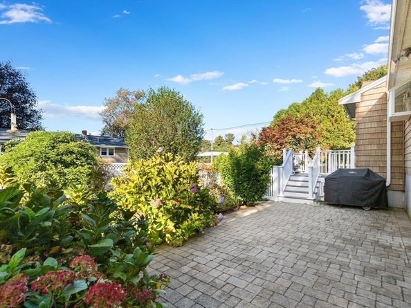1 Maddabon Pl, Peabody MA 01960