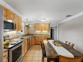 1 Maddabon Pl, Peabody MA 01960