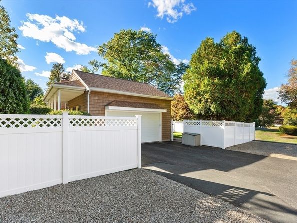 1 Maddabon Pl, Peabody MA 01960