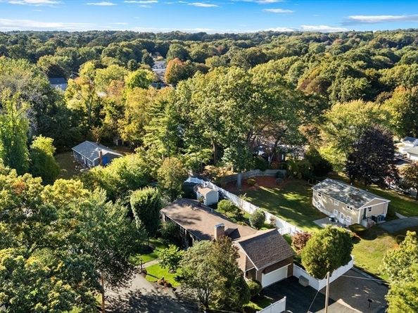 1 Maddabon Pl, Peabody MA 01960