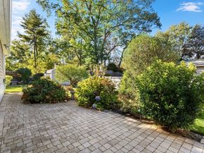 1 Maddabon Pl, Peabody MA 01960