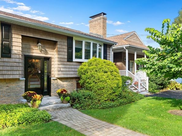 1 Maddabon Pl, Peabody MA 01960