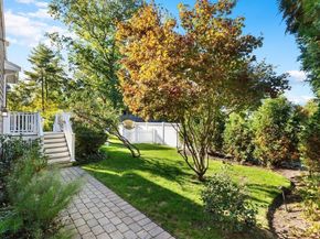 1 Maddabon Pl, Peabody MA 01960