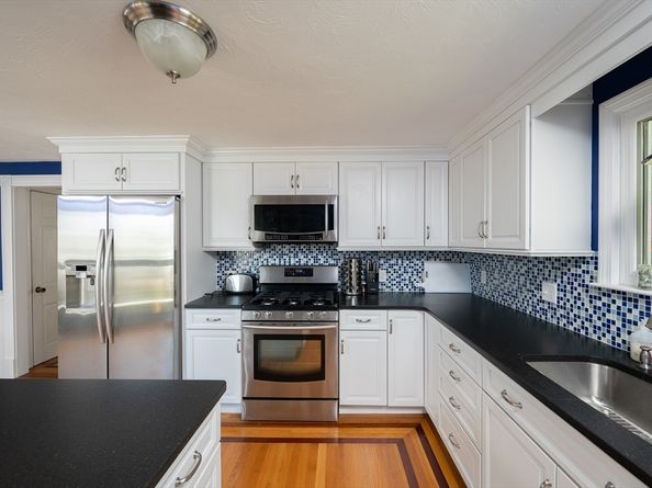 29 Wituwamat Rd, Weymouth MA 02191