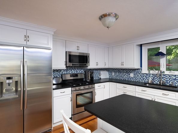 29 Wituwamat Rd, Weymouth MA 02191