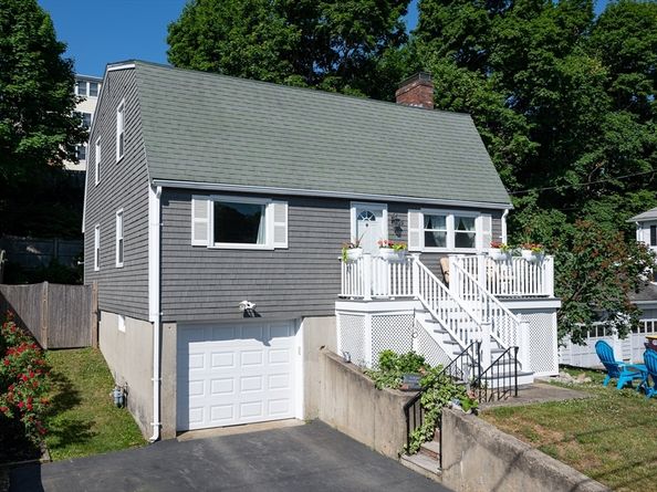 29 Wituwamat Rd, Weymouth MA 02191