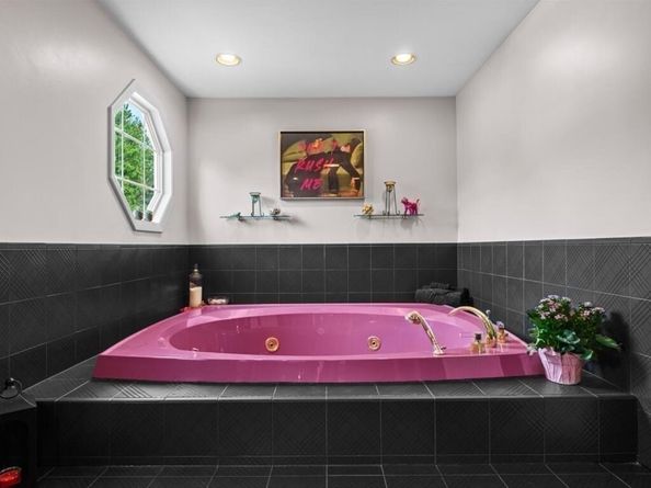 6 Tally Ho Lane, Framingham MA 01701