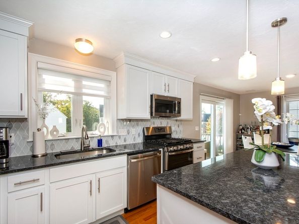 93 Mceachron Dr, Stoughton MA 02072
